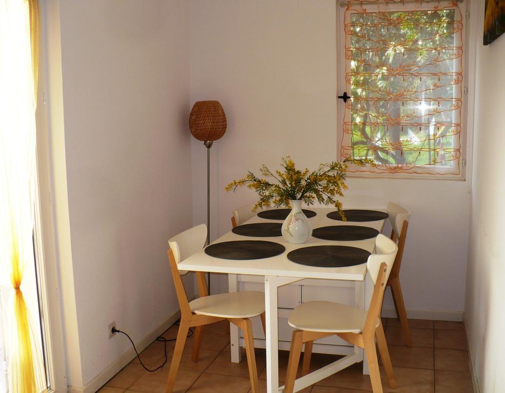 Soleil Rouge Apartment Лез Адре дьо л'Естерел Стая снимка