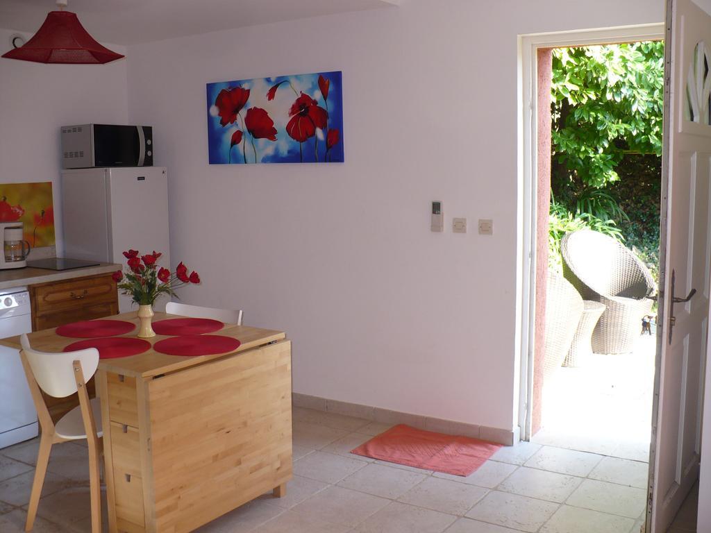 Soleil Rouge Apartment Лез Адре дьо л'Естерел Стая снимка